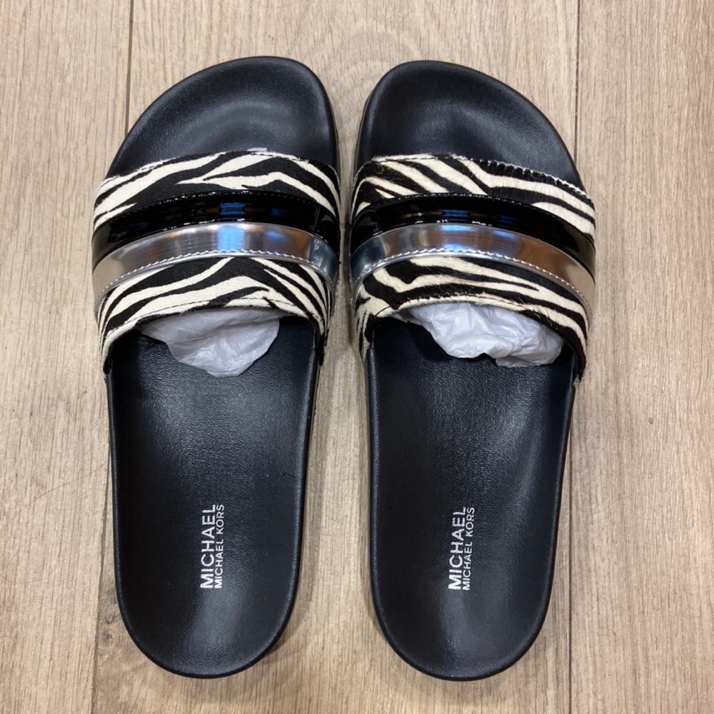 Woman’s Michael Kors Slides. Size 7M
